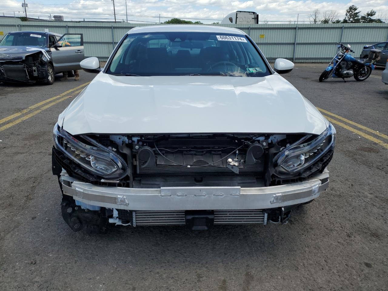 1HGCV1F15JA009570 2018 Honda Accord Lx