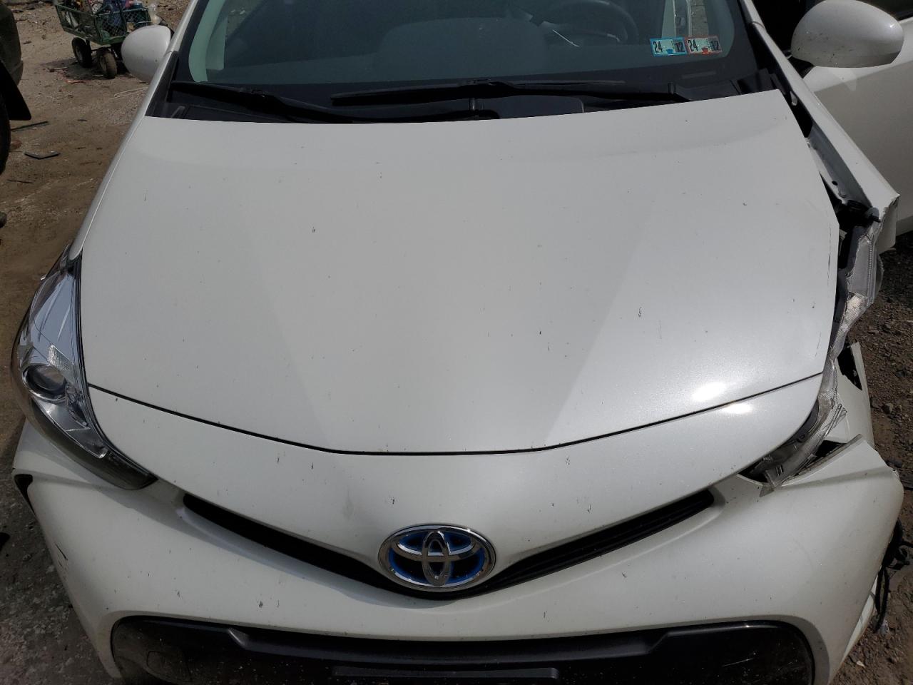 JTDZN3EU5HJ068306 2017 Toyota Prius V