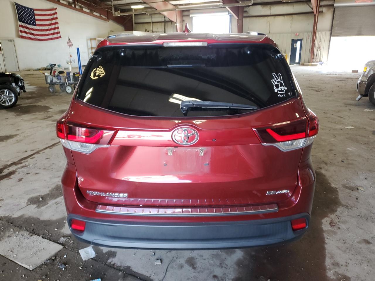 5TDJZRFH9KS573443 2019 Toyota Highlander Se