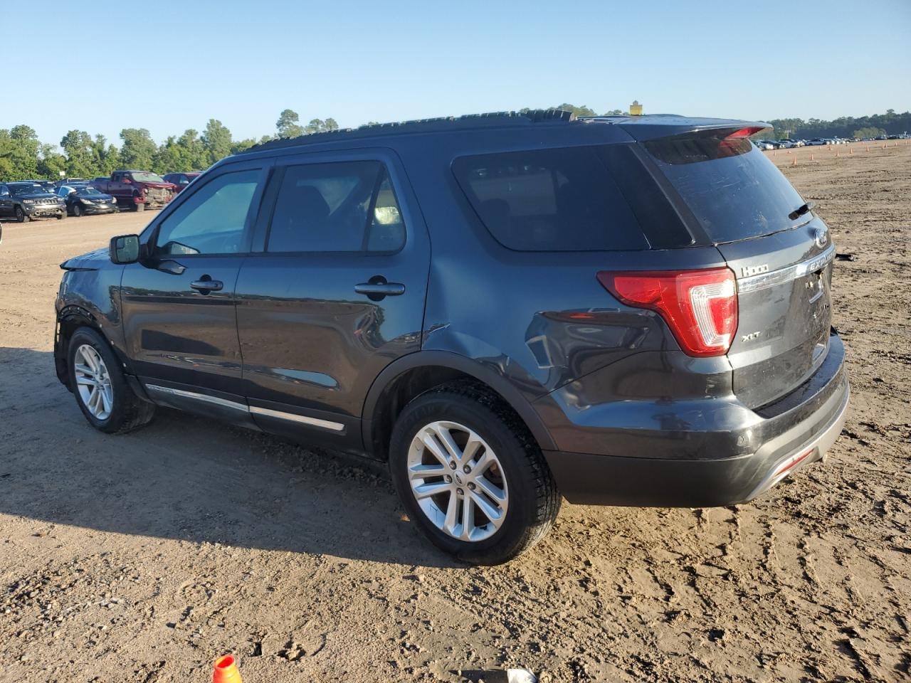 2017 Ford Explorer Xlt vin: 1FM5K7D80HGB13762