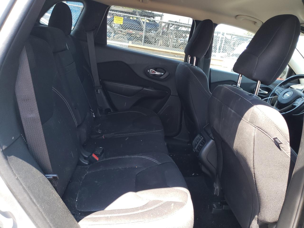 1C4PJMCB0FW734188 2015 Jeep Cherokee Latitude