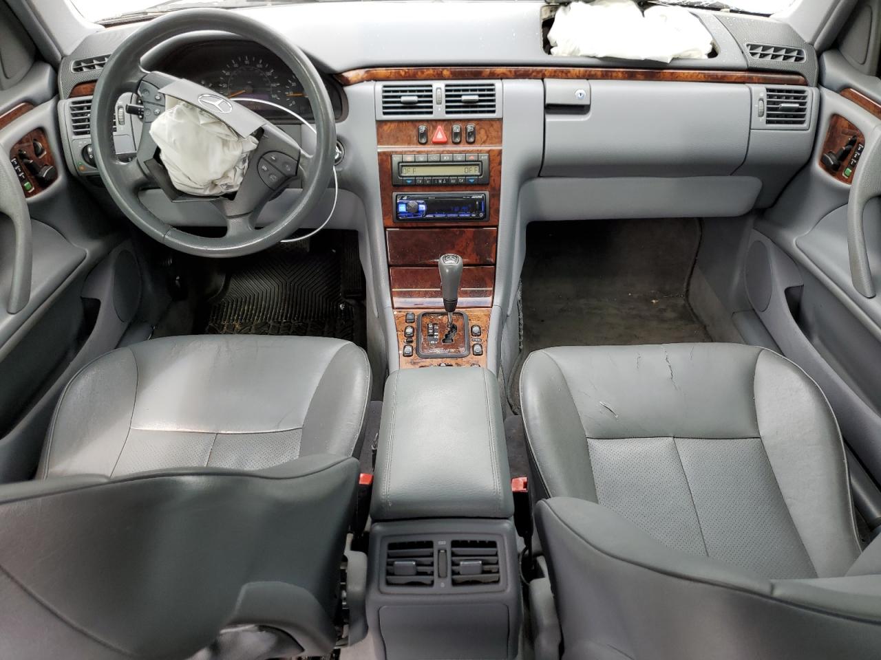 WDBJF65J4YB131308 2000 Mercedes-Benz E 320