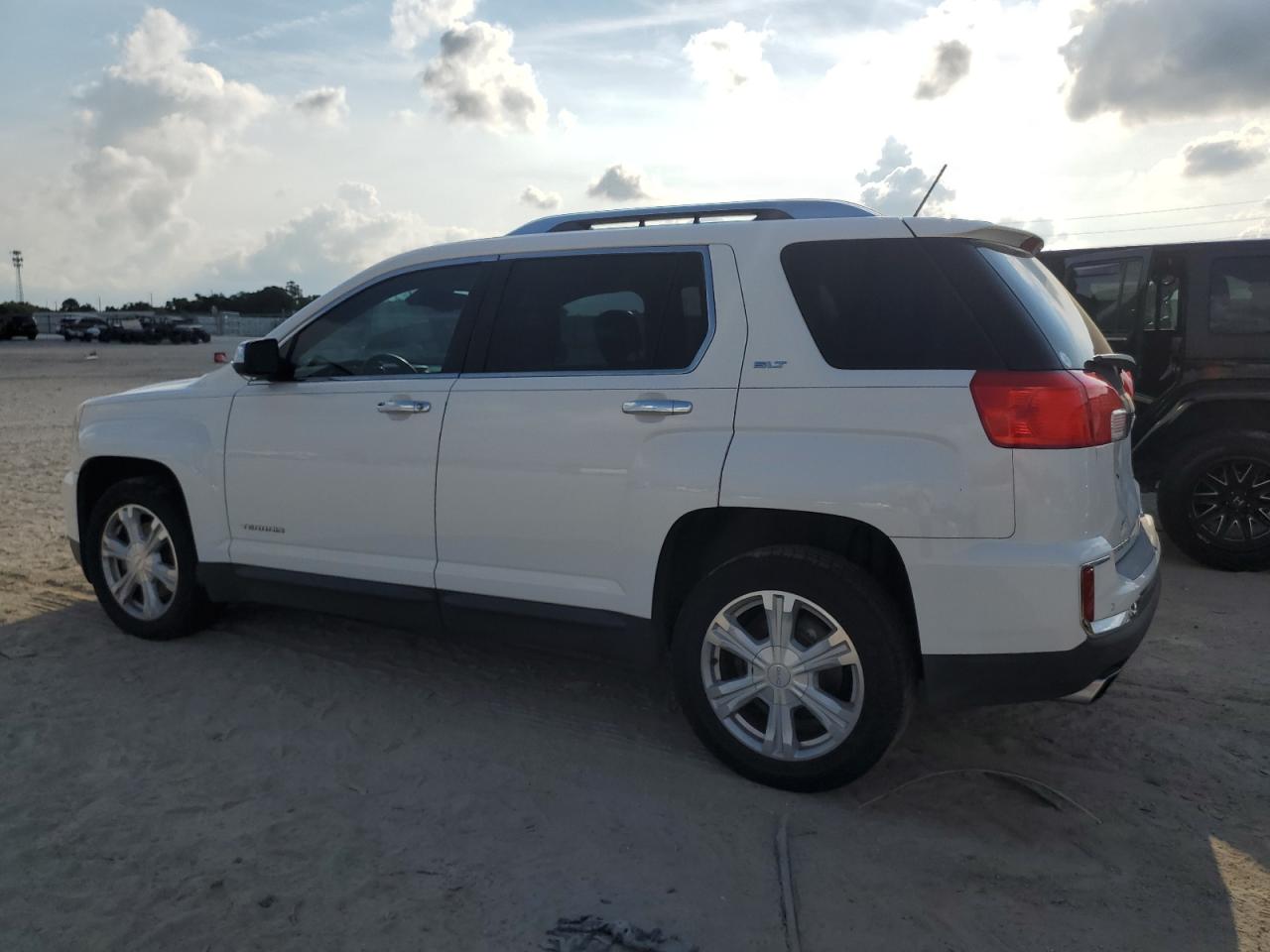 2GKFLPE37G6107548 2016 GMC Terrain Slt