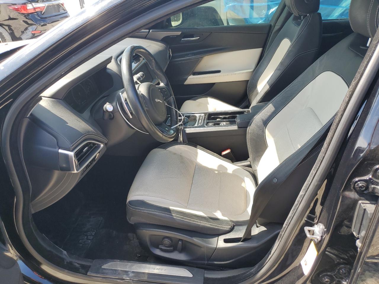 SAJAF4FX4JCP37508 2018 Jaguar Xe R - Sport