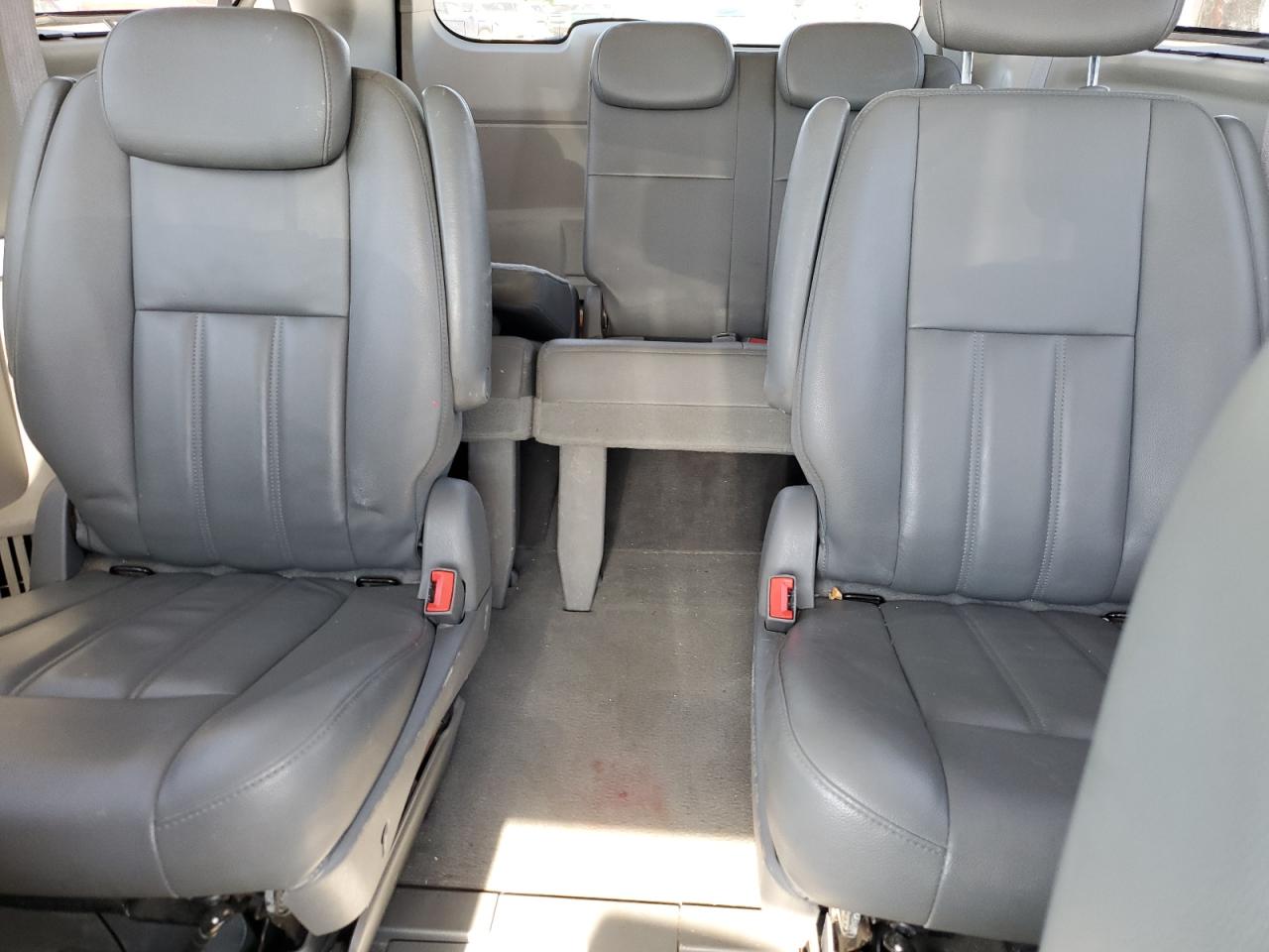 2A4RR5D15AR140866 2010 Chrysler Town & Country Touring