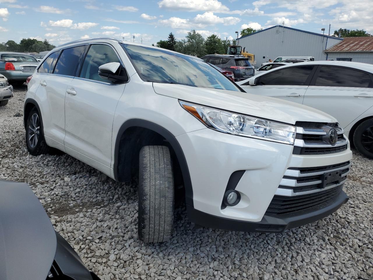 5TDKZRFH7HS513383 2017 Toyota Highlander Se