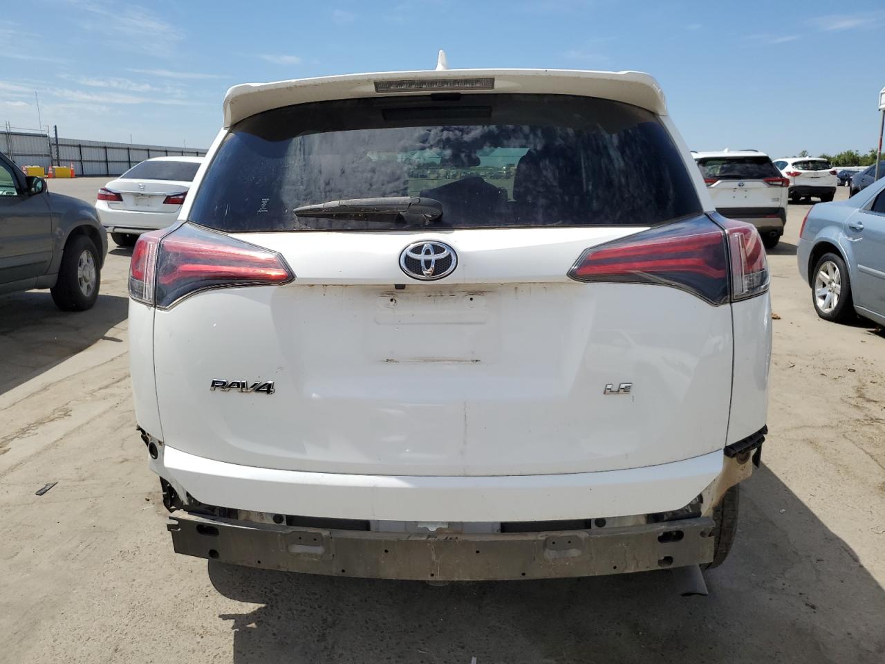 JTMZFREV7HJ718312 2017 Toyota Rav4 Le