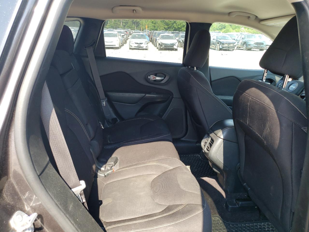 1C4PJMCB9GW340951 2016 Jeep Cherokee Latitude