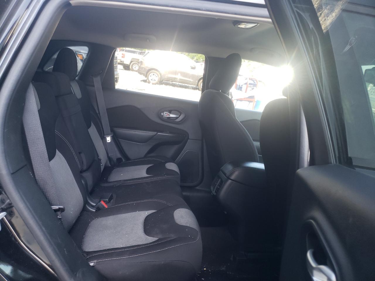 1C4PJMAS6GW226487 2016 Jeep Cherokee Sport