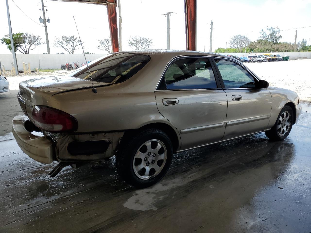 1YVGF22D7X5870232 1999 Mazda 626 Es