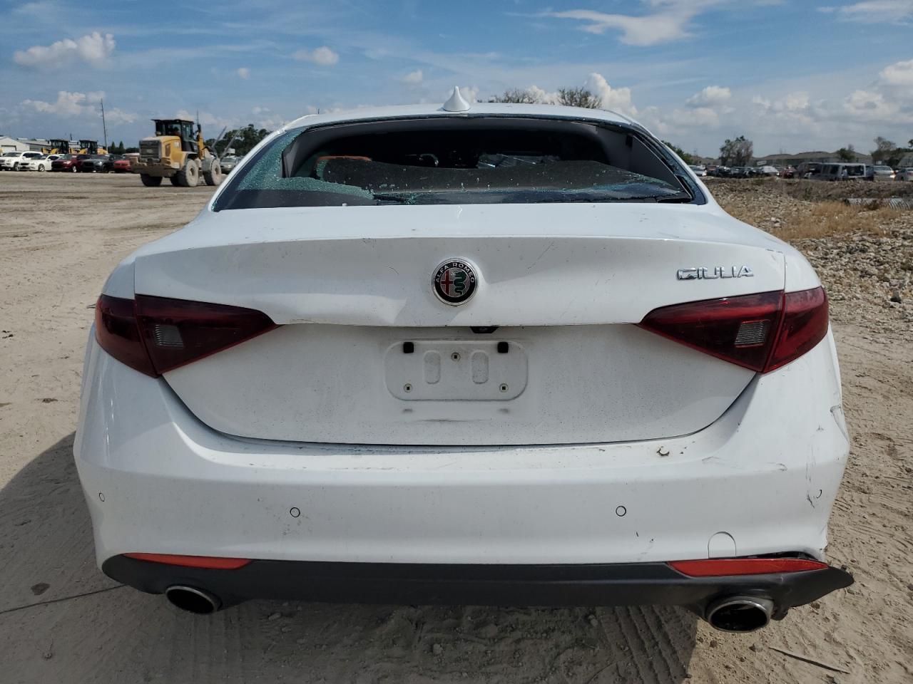 2018 Alfa Romeo Giulia Ti vin: ZARFAECN0J7576410