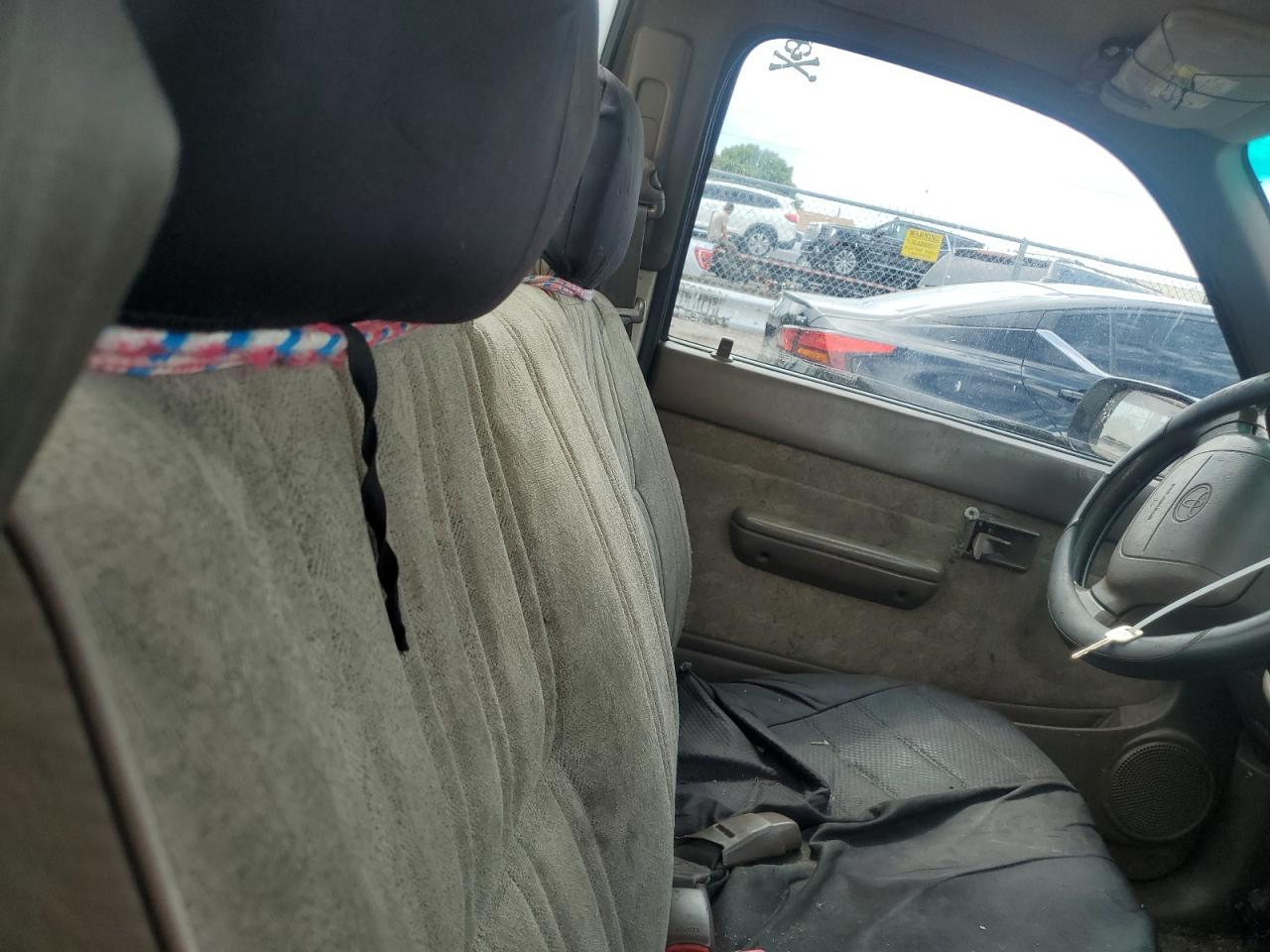 4TANL42N5YZ599459 2000 Toyota Tacoma