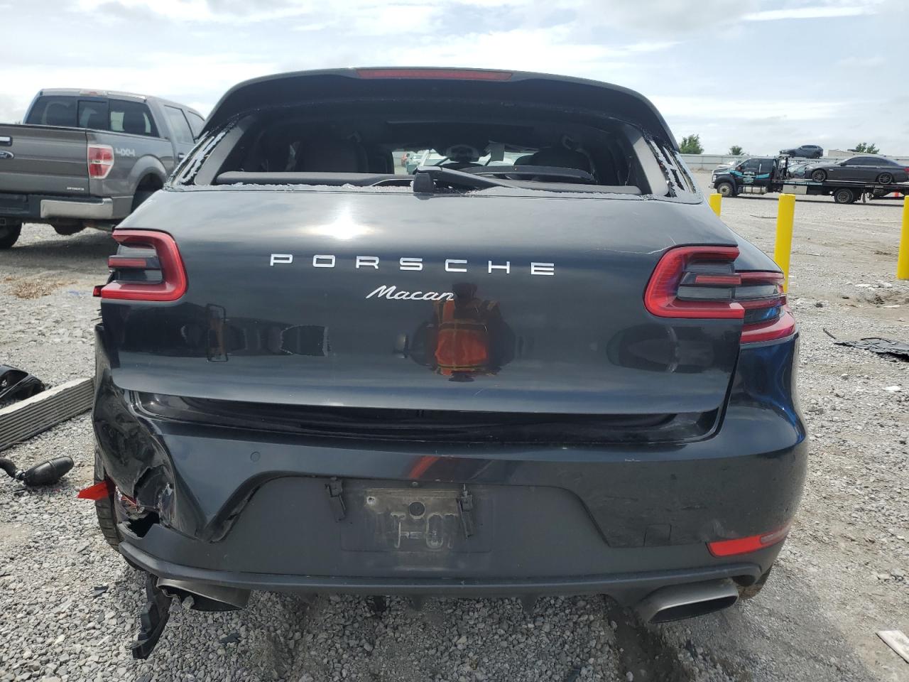 WP1AA2A52JLB18962 2018 Porsche Macan