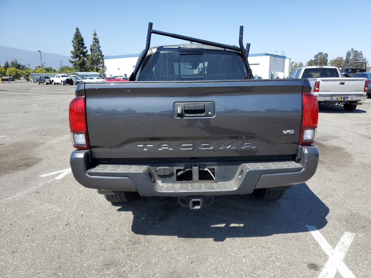 2018 Toyota Tacoma Double Cab vin: 3TMBZ5DN8JM015071