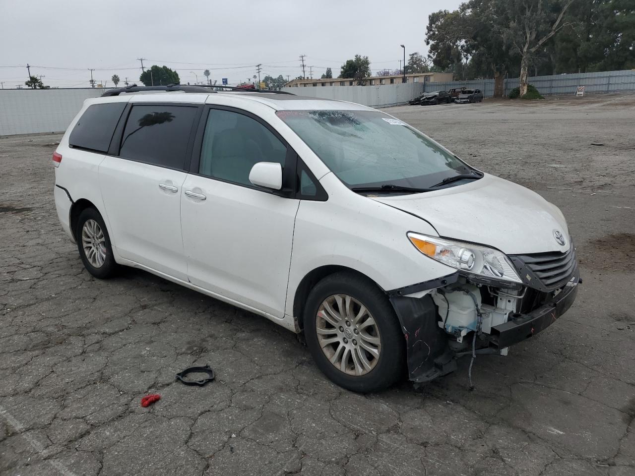 5TDYK3DC3BS061670 2011 Toyota Sienna Xle