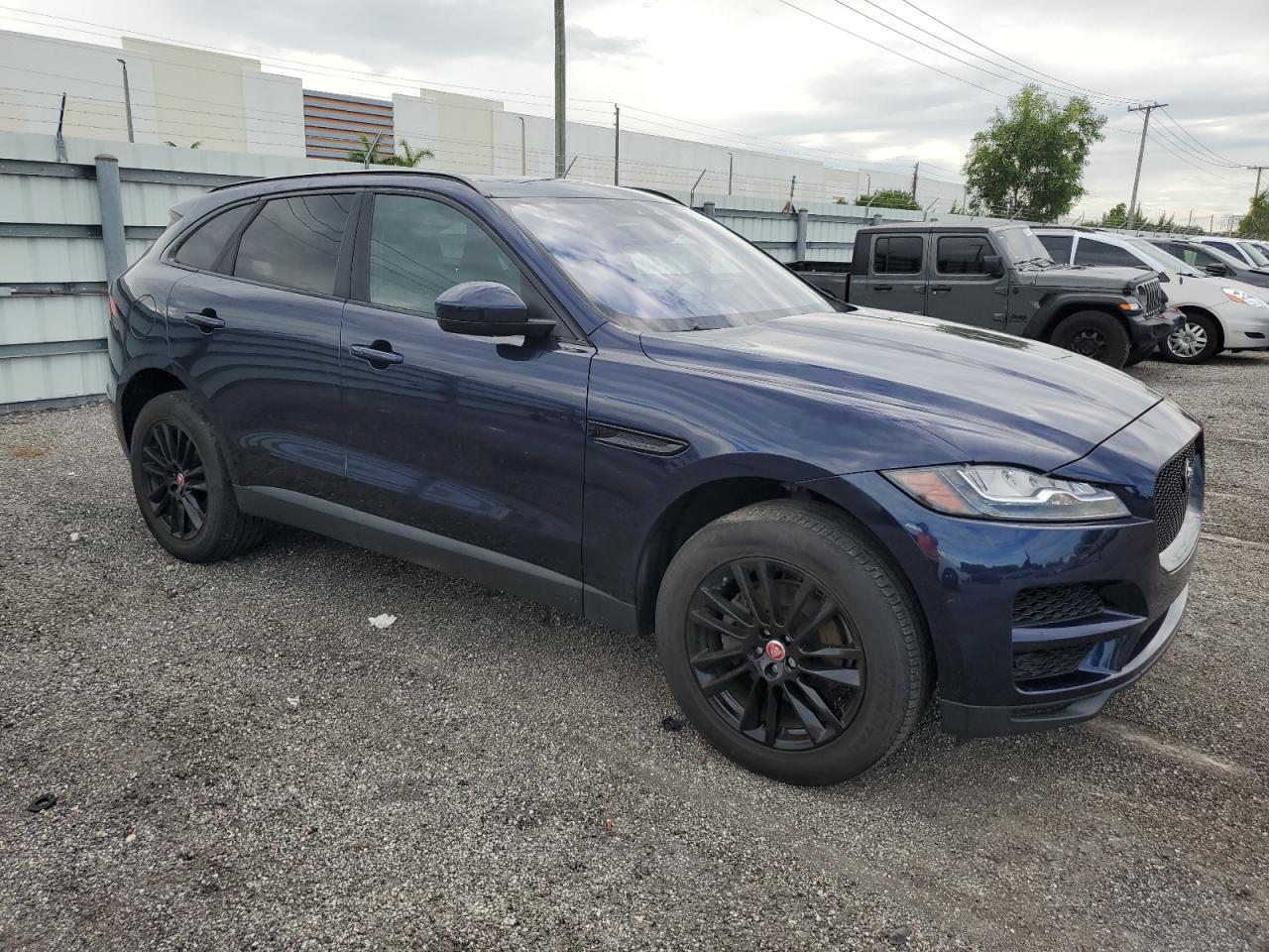 SADCK2BN2HA498028 2017 Jaguar F-Pace Prestige