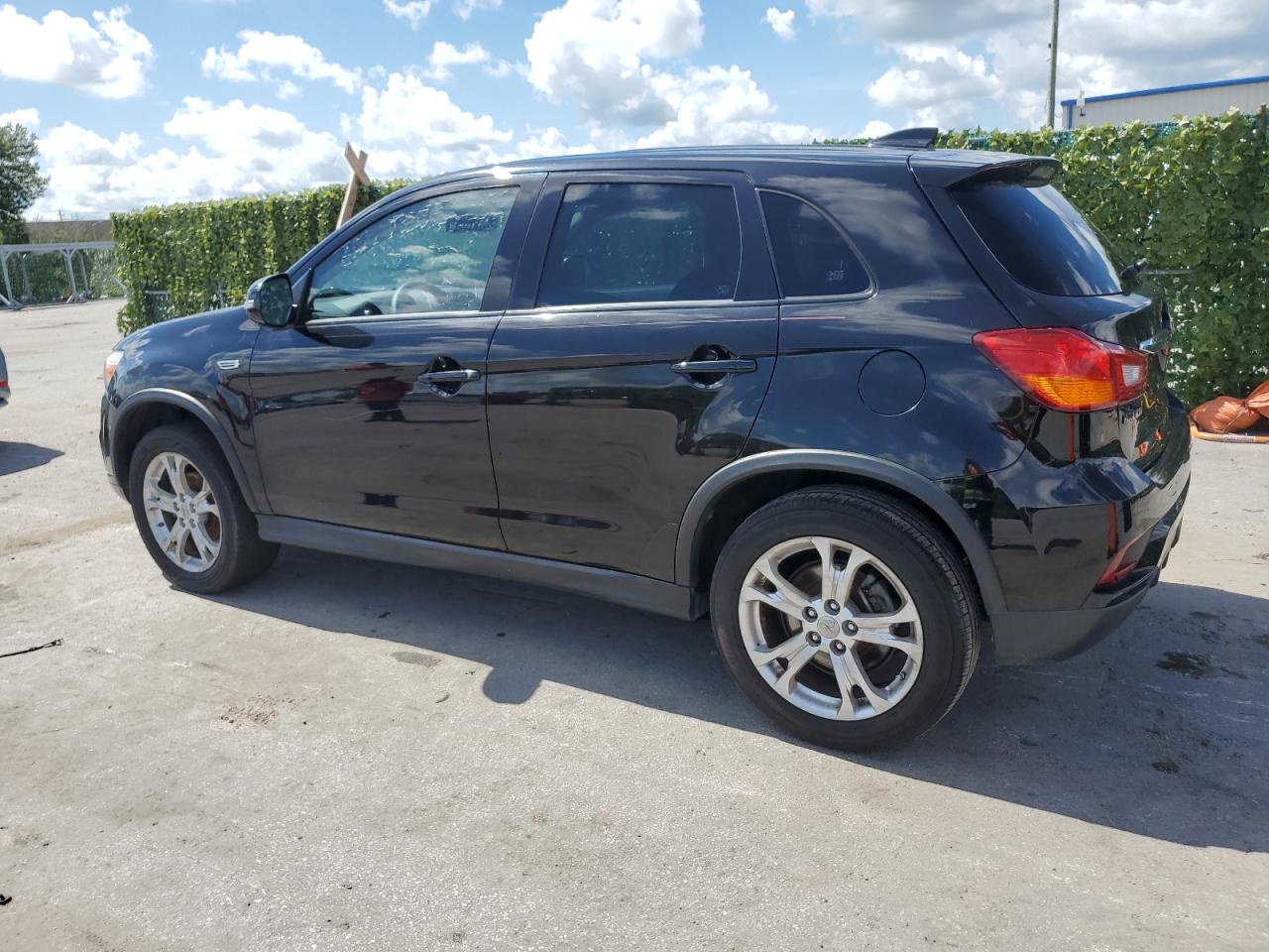 JA4AP3AU2JU019463 2018 Mitsubishi Outlander Sport Es