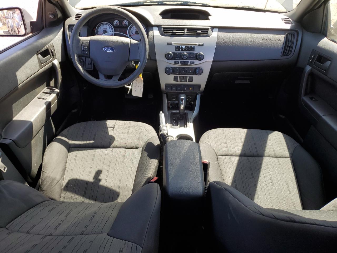 1FAHP3FN1AW219895 2010 Ford Focus Se