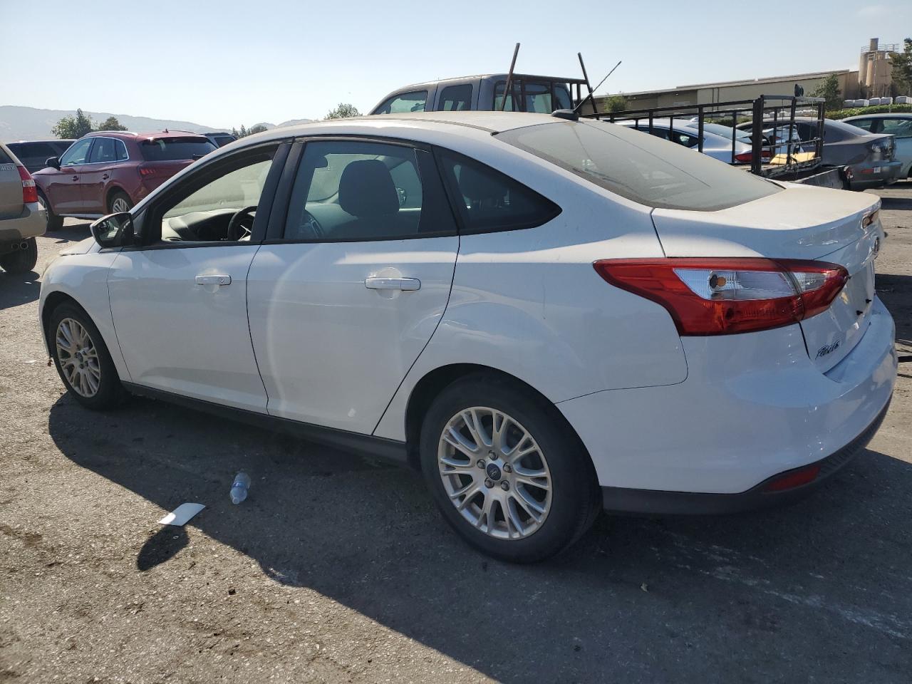 1FAHP3F27CL403586 2012 Ford Focus Se