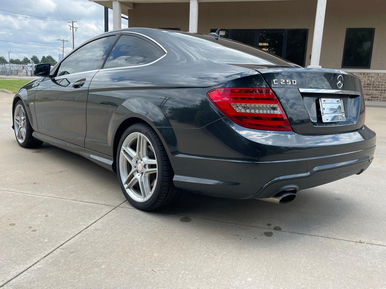 2012 Mercedes-Benz C 250 vin: WDDGJ4HB4CF927504