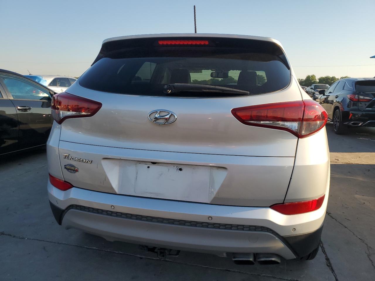 KM8J33A2XHU579477 2017 Hyundai Tucson Limited