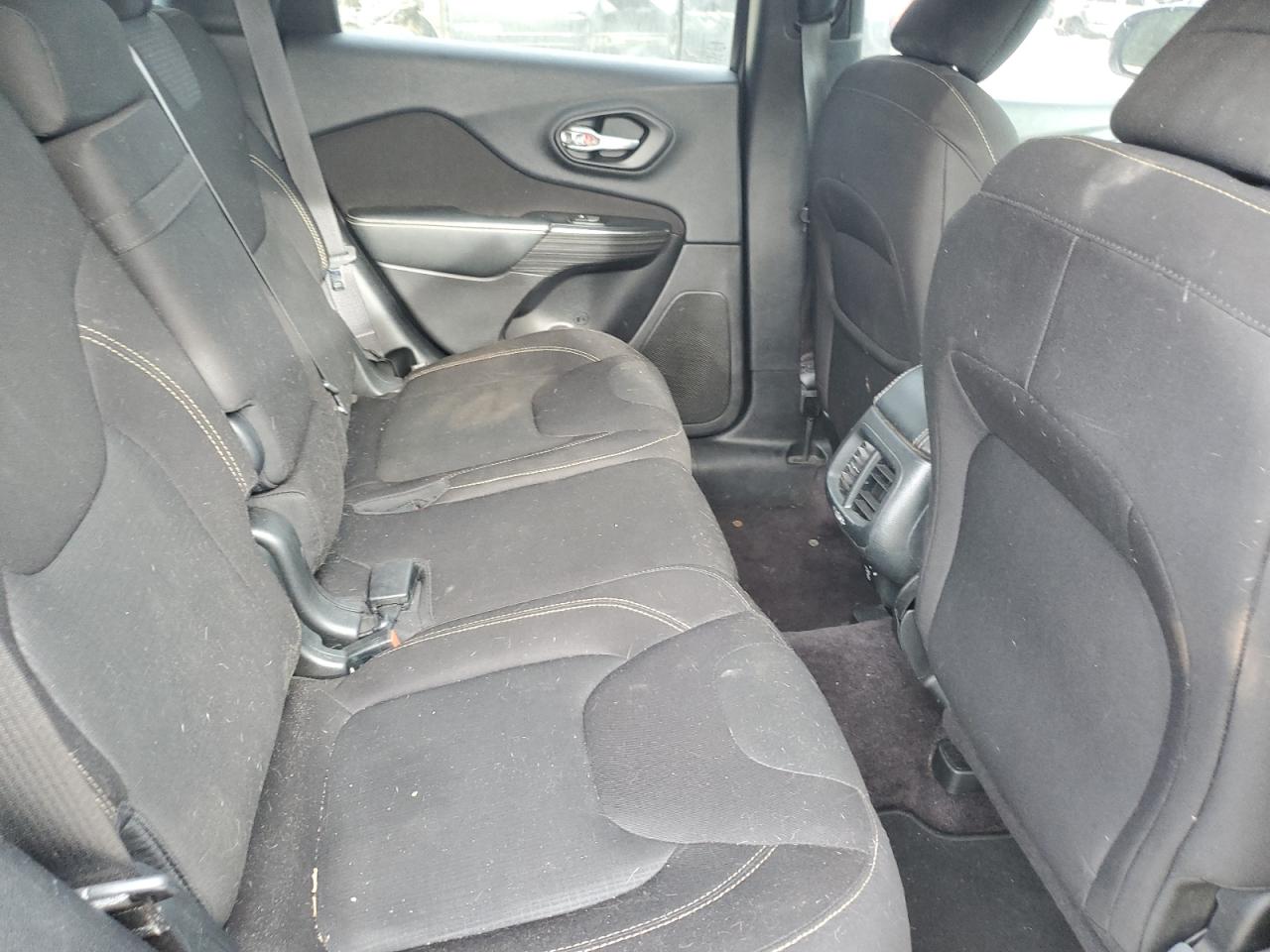 1C4PJLCB5GW222051 2016 Jeep Cherokee Latitude