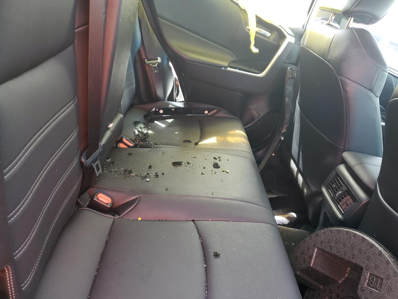 2T3C1RFV9NC196557 2022 Toyota Rav4 Xle Premium