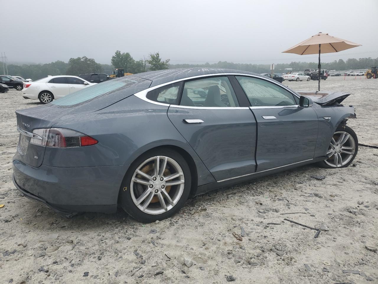 2014 Tesla Model S vin: 5YJSA1H1XEFP40446