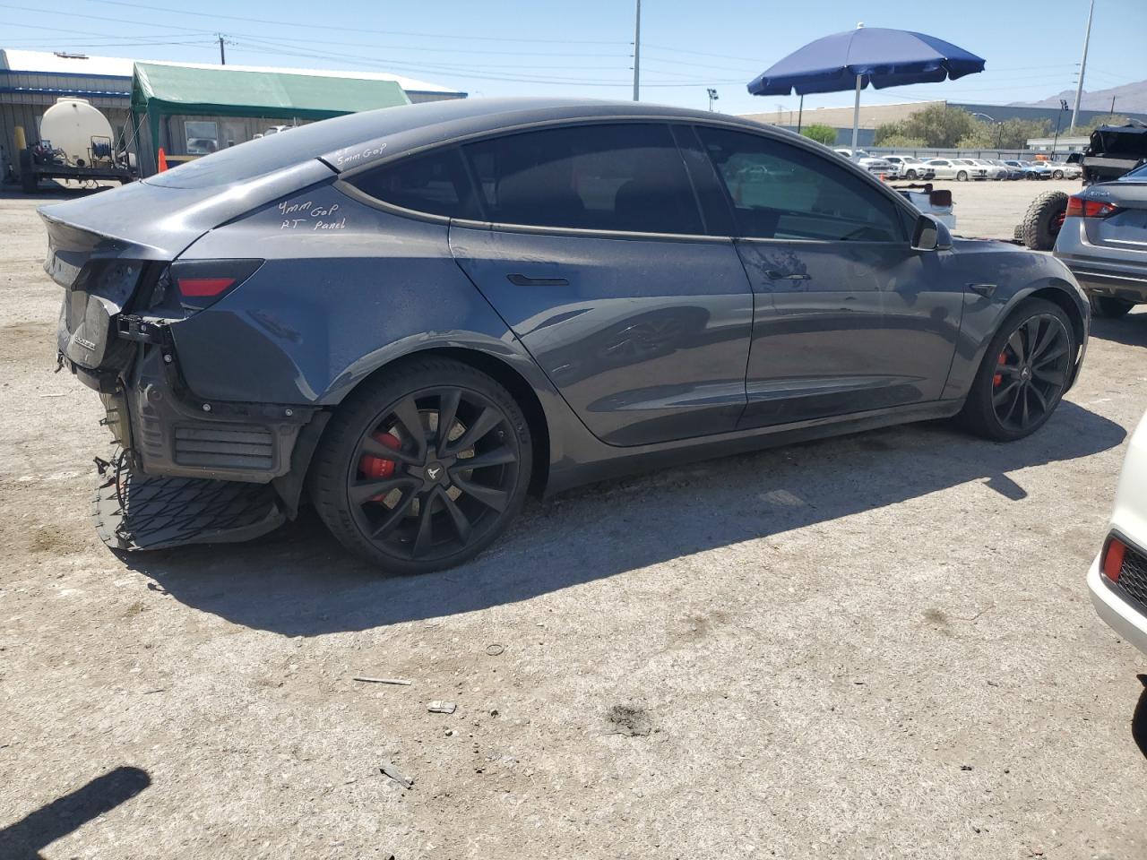 5YJ3E1EB6JF083032 2018 Tesla Model 3