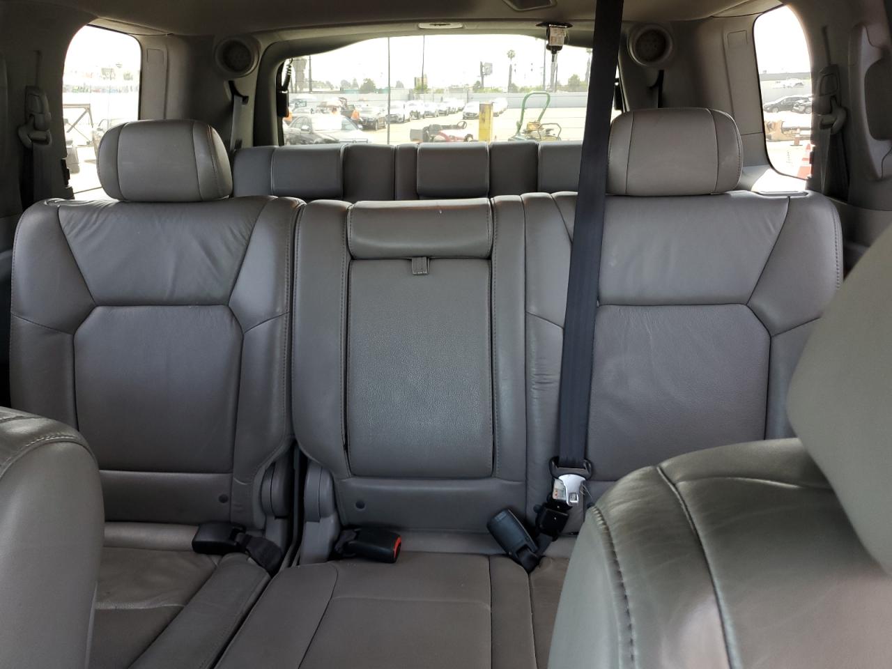 5FNYF3H96BB044563 2011 Honda Pilot Touring