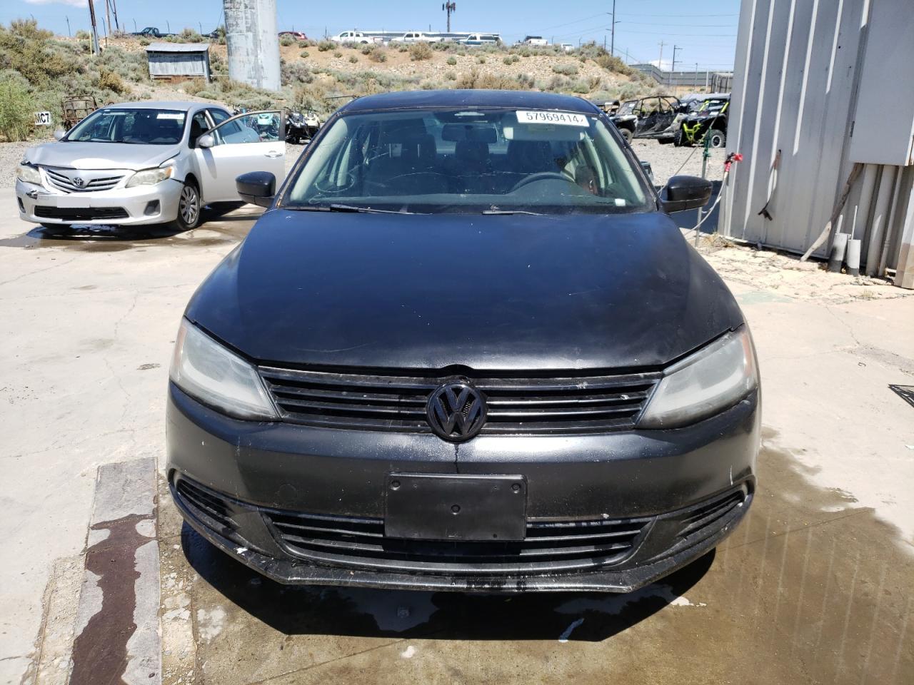 2013 Volkswagen Jetta Base vin: 3VW2K7AJ9DM229375