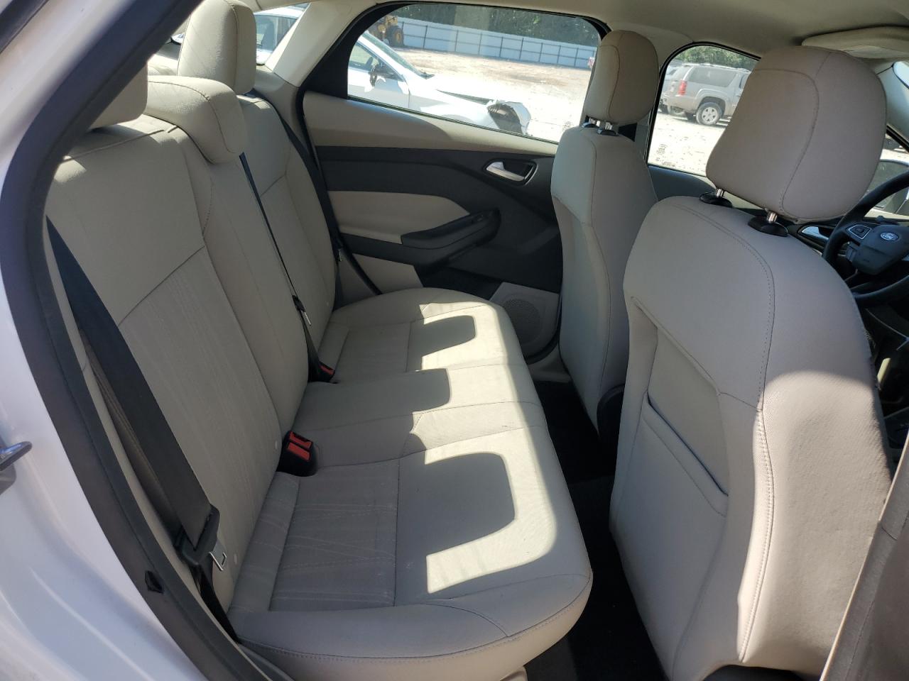 1FADP3FE5JL238417 2018 Ford Focus Se