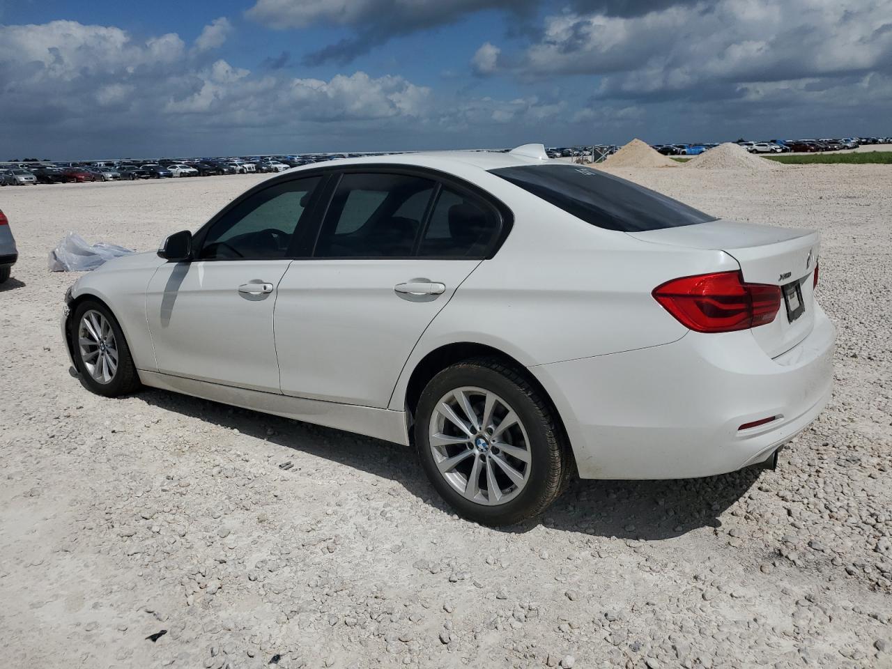 WBA8A3C5XJA488360 2018 BMW 320 Xi