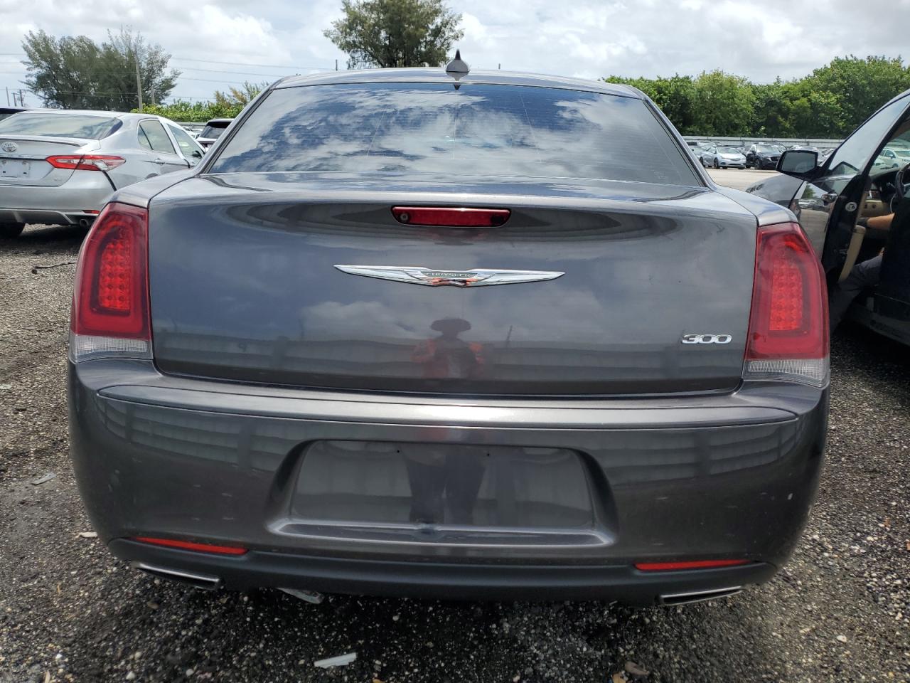 2C3CCAAG4JH340372 2018 Chrysler 300 Touring