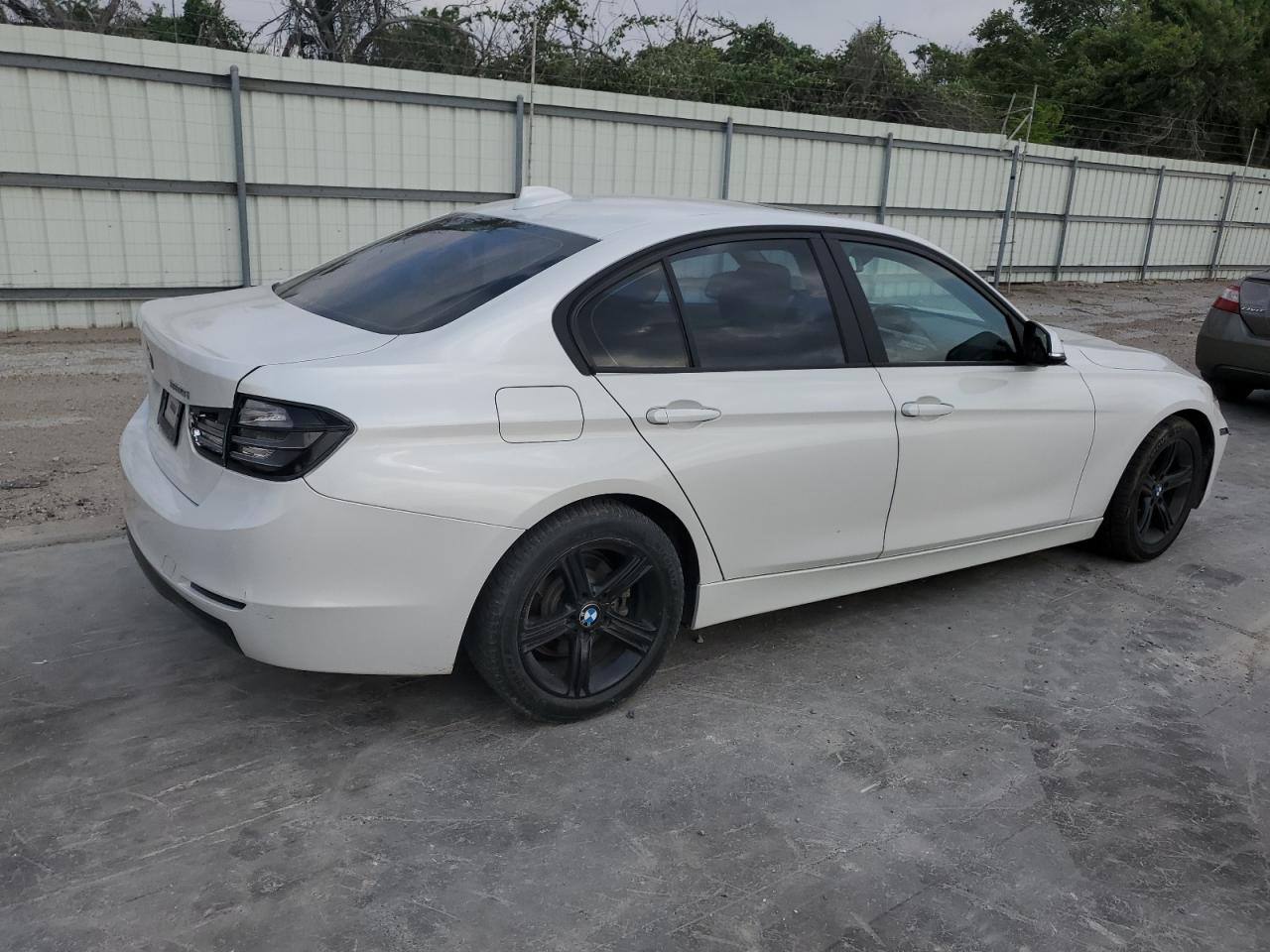 2014 BMW 320 I vin: WBA3B1G57ENS81378