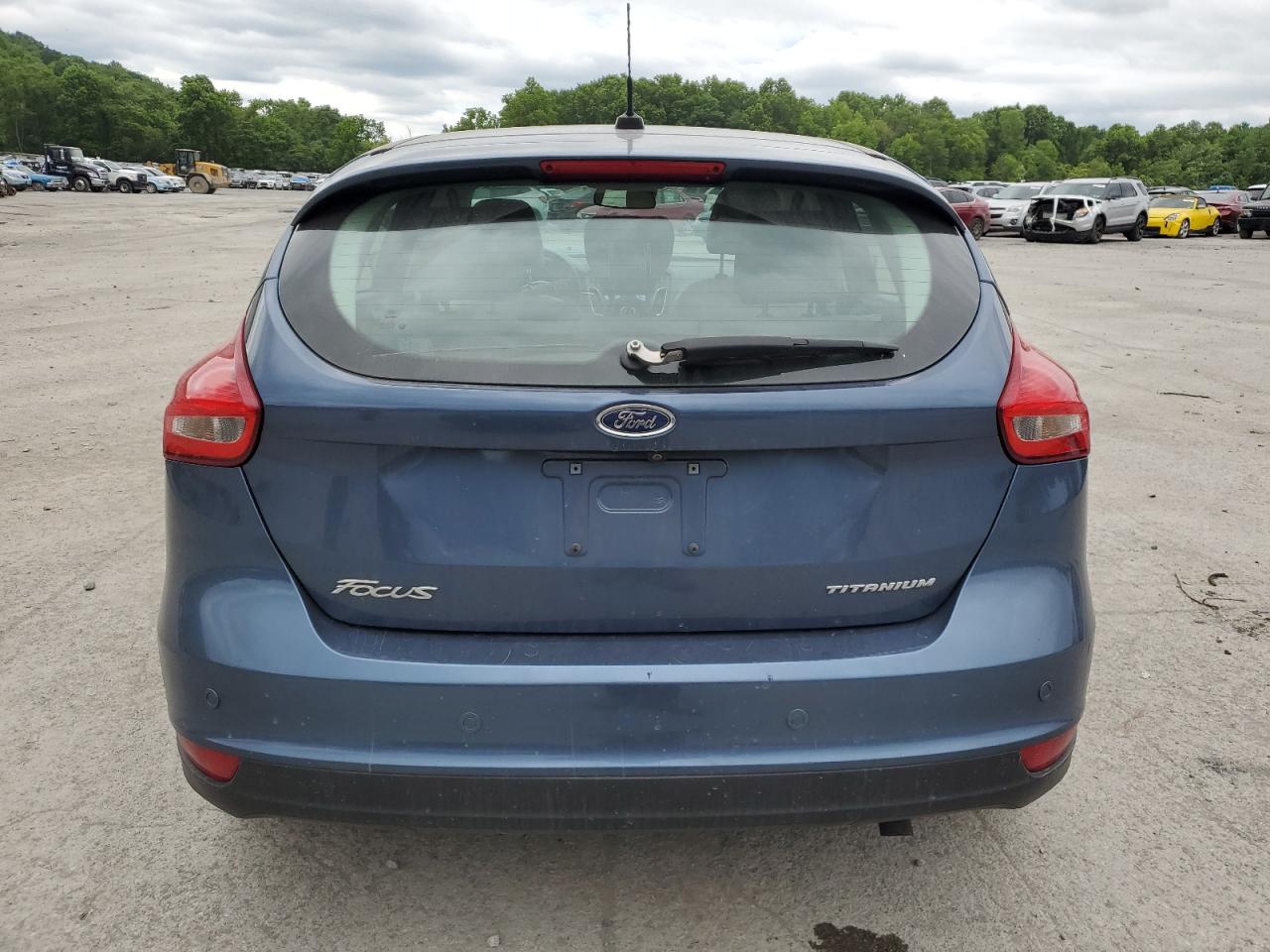 1FADP3N22JL232629 2018 Ford Focus Titanium