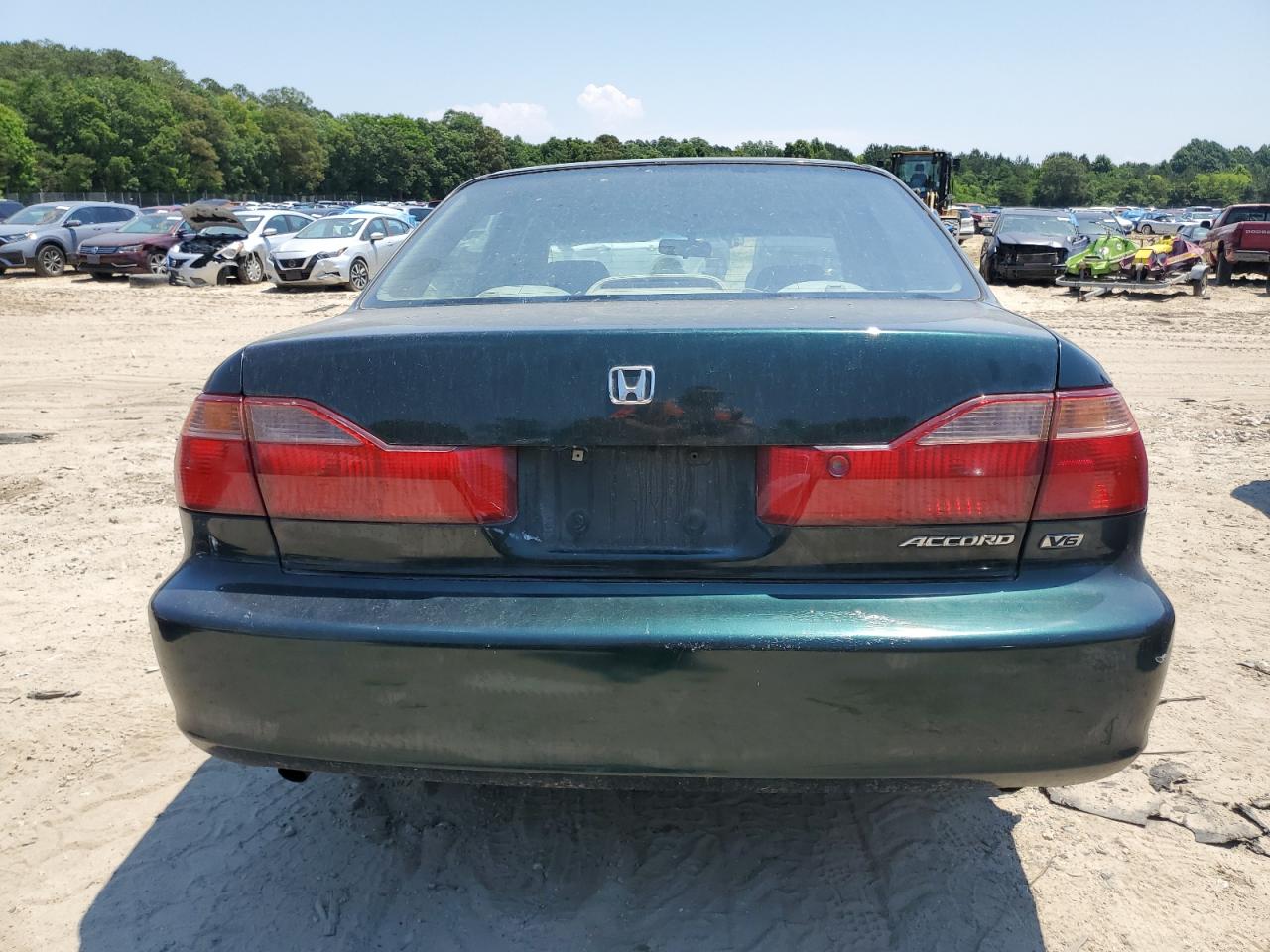 1HGCG1643YA067790 2000 Honda Accord Lx