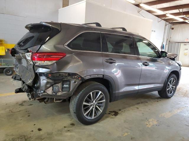 VIN 5TDJZRFH1KS622084 2019 Toyota Highlander, SE no.3