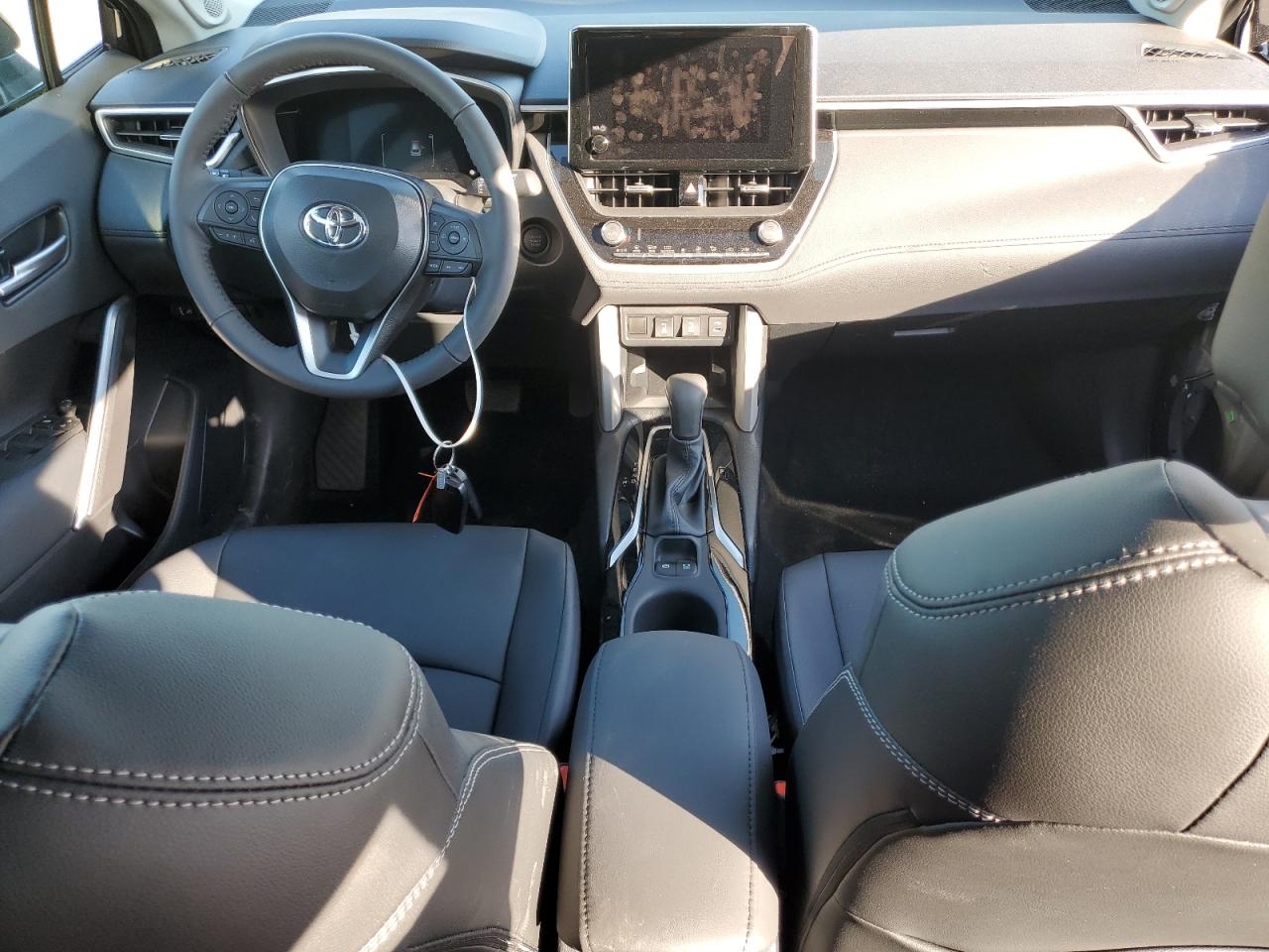 2024 Toyota Corolla Cross Xle vin: 7MUDAABG7RV090584