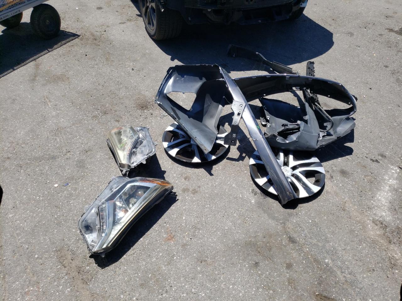 JTMZFREVXHJ125530 2017 Toyota Rav4 Le