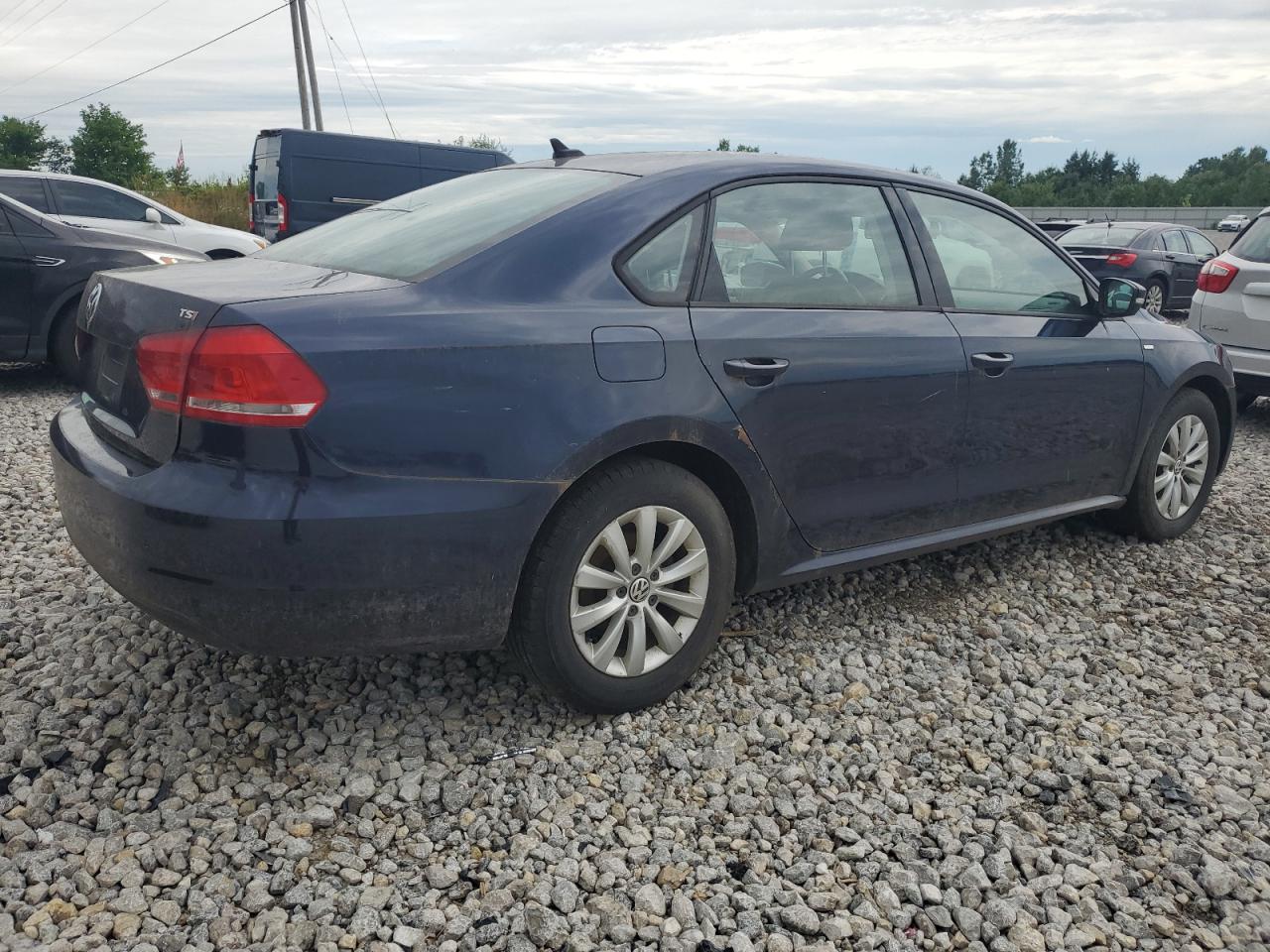 2015 Volkswagen Passat S vin: 1VWAT7A39FC102236