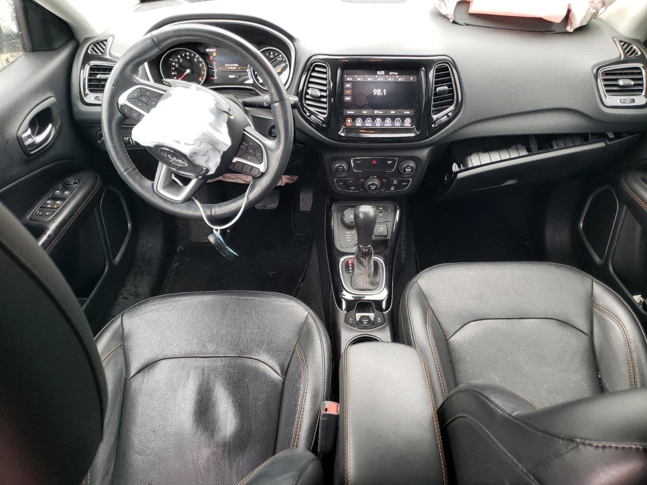 3C4NJDCB4KT598865 2019 Jeep Compass Limited