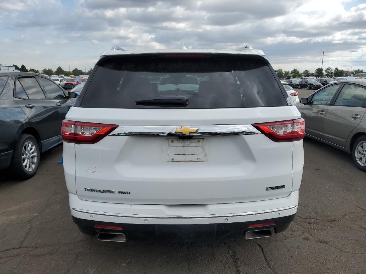 1GNEVJKW5JJ246933 2018 Chevrolet Traverse Premier