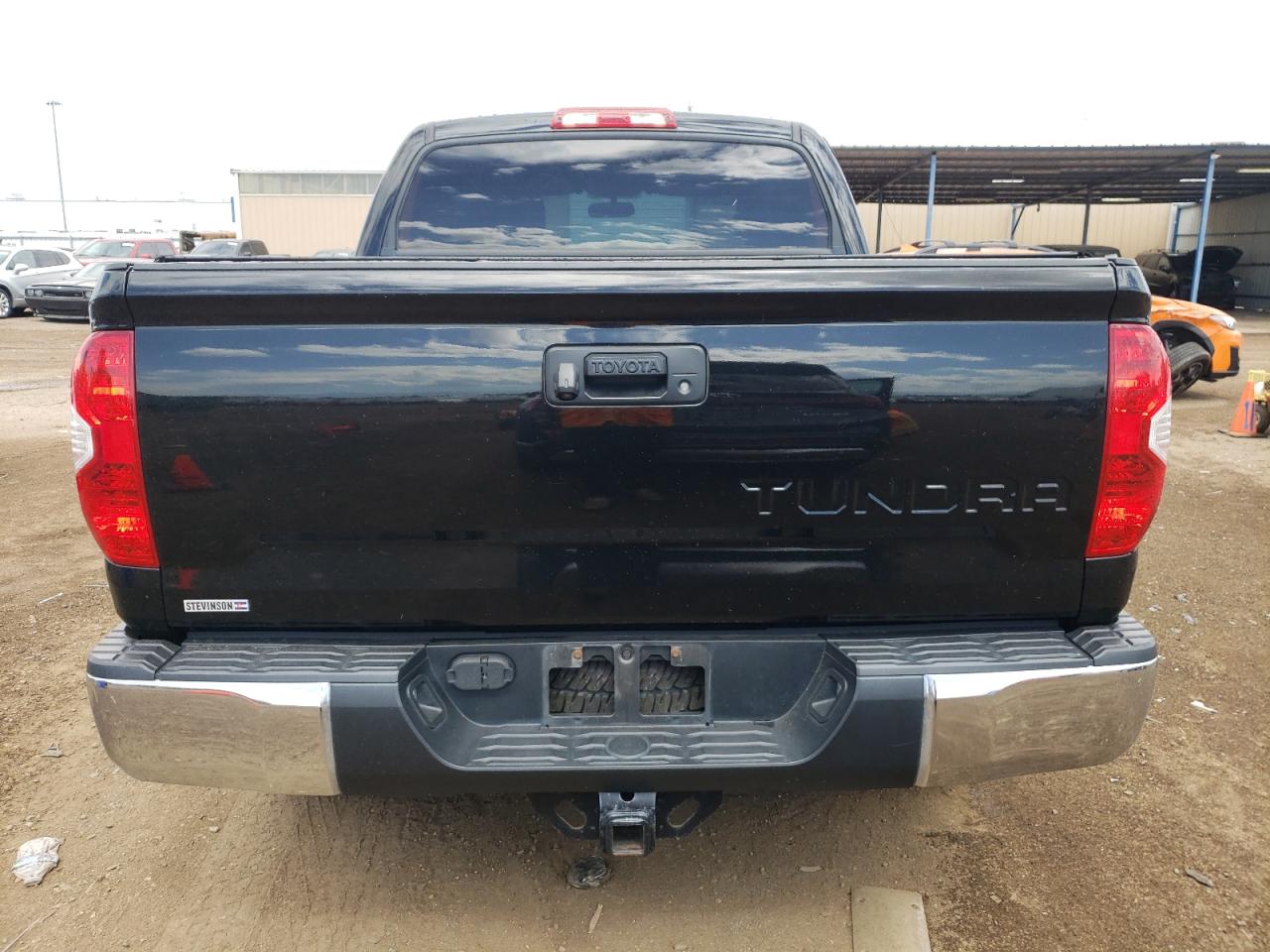 5TFDW5F14HX676631 2017 Toyota Tundra Crewmax Sr5