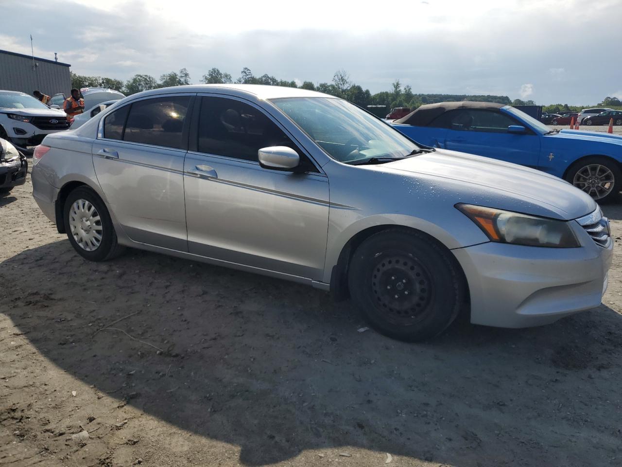 1HGCP2F3XBA118335 2011 Honda Accord Lx