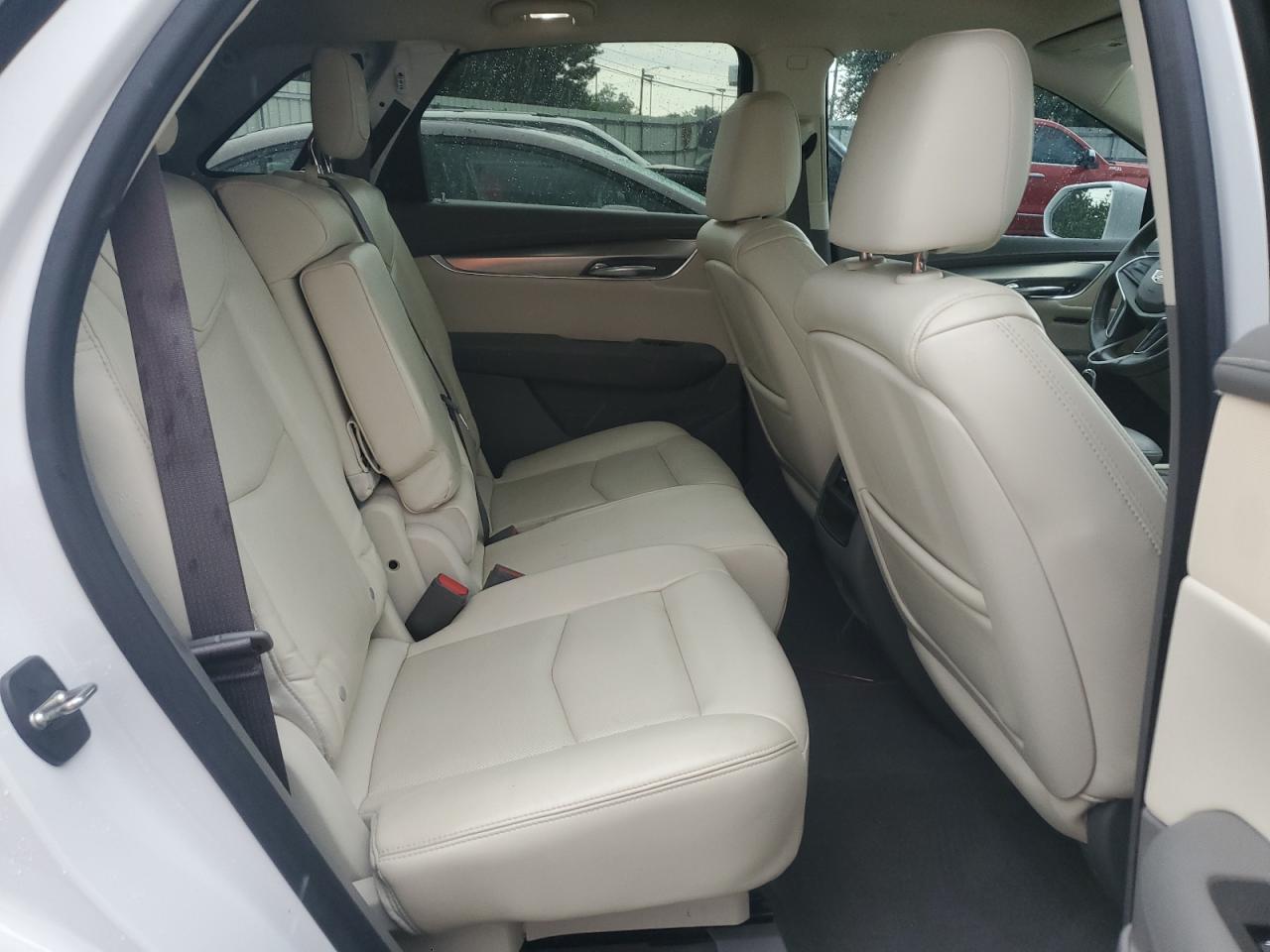 1GYKNBRS9HZ258822 2017 Cadillac Xt5 Luxury