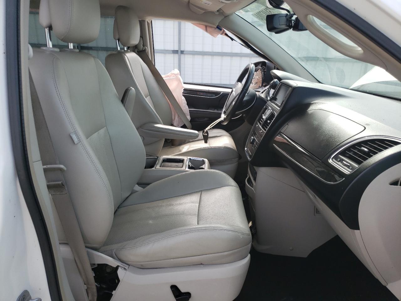 2A4RR8DG7BR712074 2011 Chrysler Town & Country Touring L