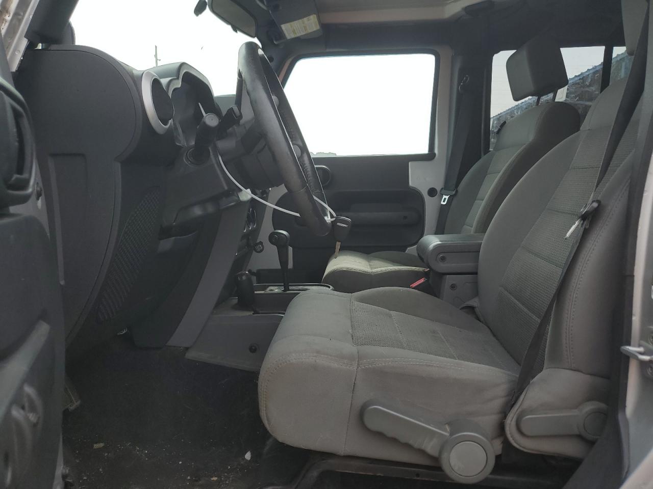 1J8GA59198L507096 2008 Jeep Wrangler Unlimited Sahara