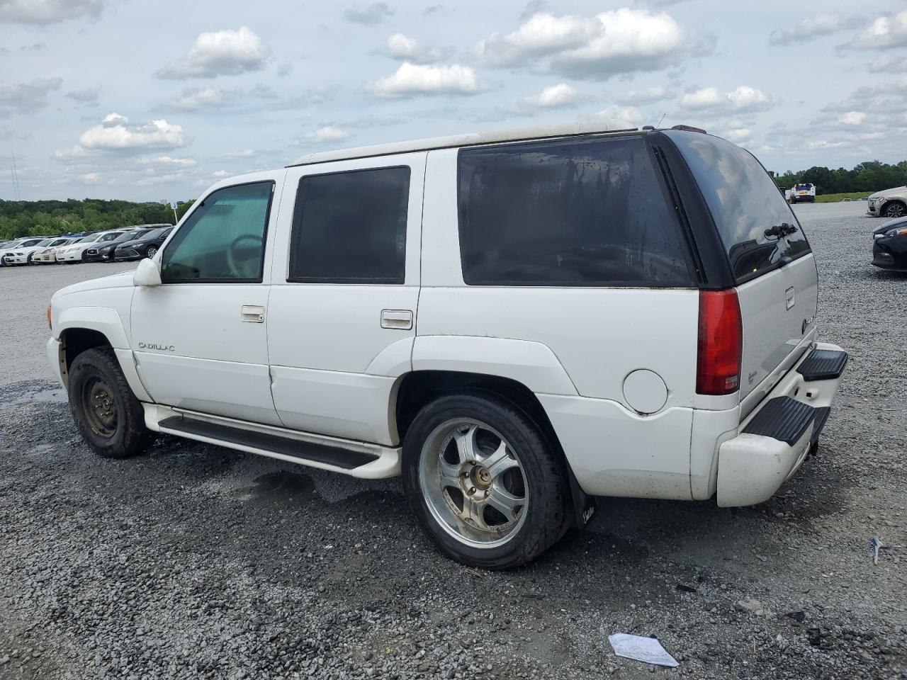 1GYEK63R1YR225851 2000 Cadillac Escalade Luxury