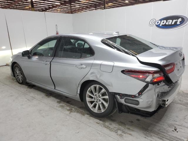 4T1C11AK6NU665092 2022 TOYOTA CAMRY - Image 2